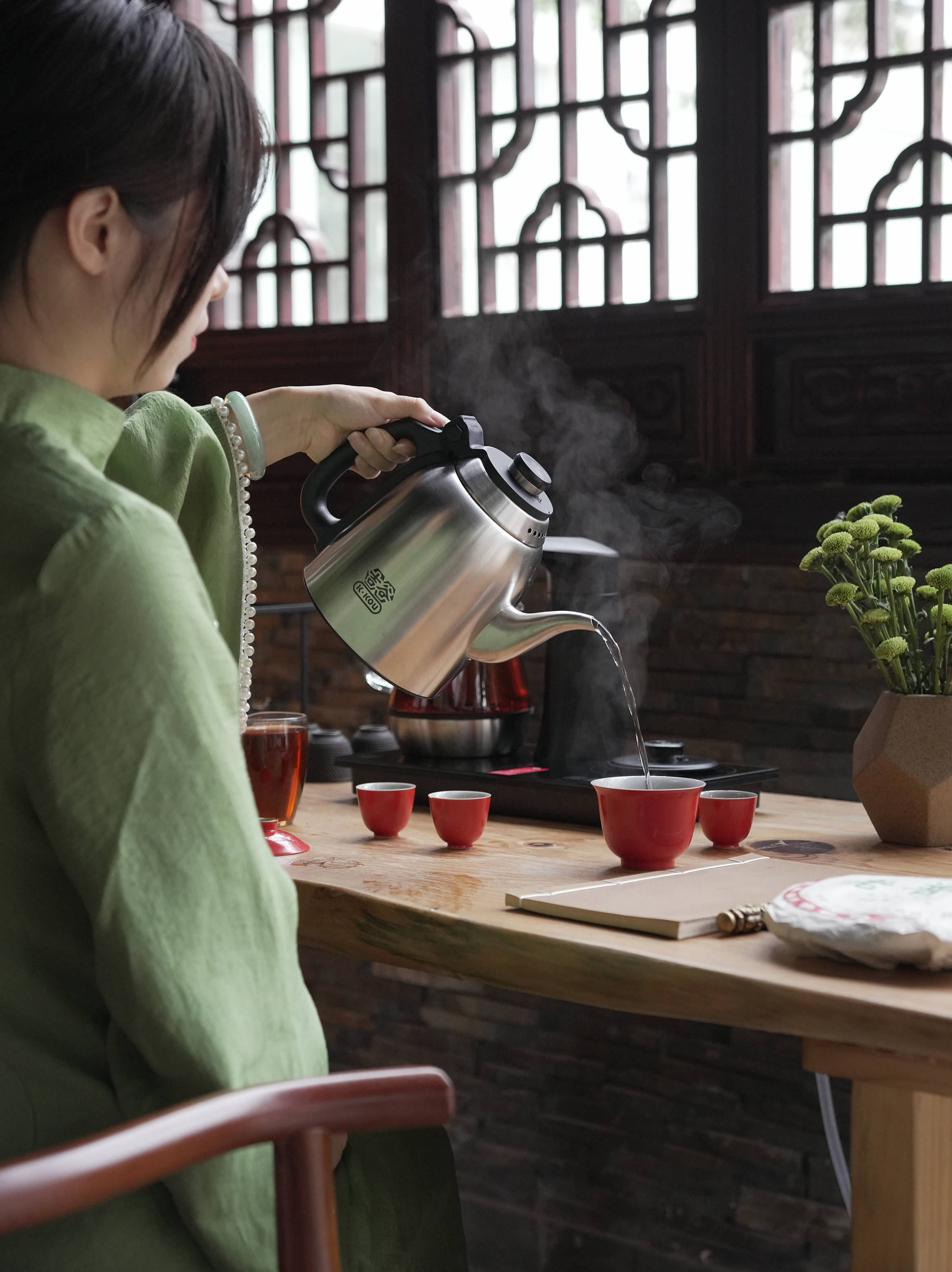 喝茶口味！待客聚会体面又简单方便开元棋牌网站烧水煮茶照顾不同人的(图2)